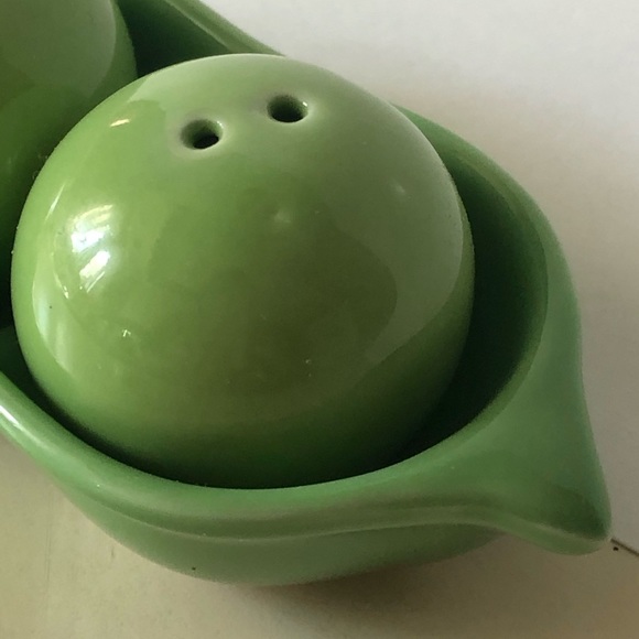 Peas in a Pod Salt and Pepper Shaker - Picture 3 of 6
